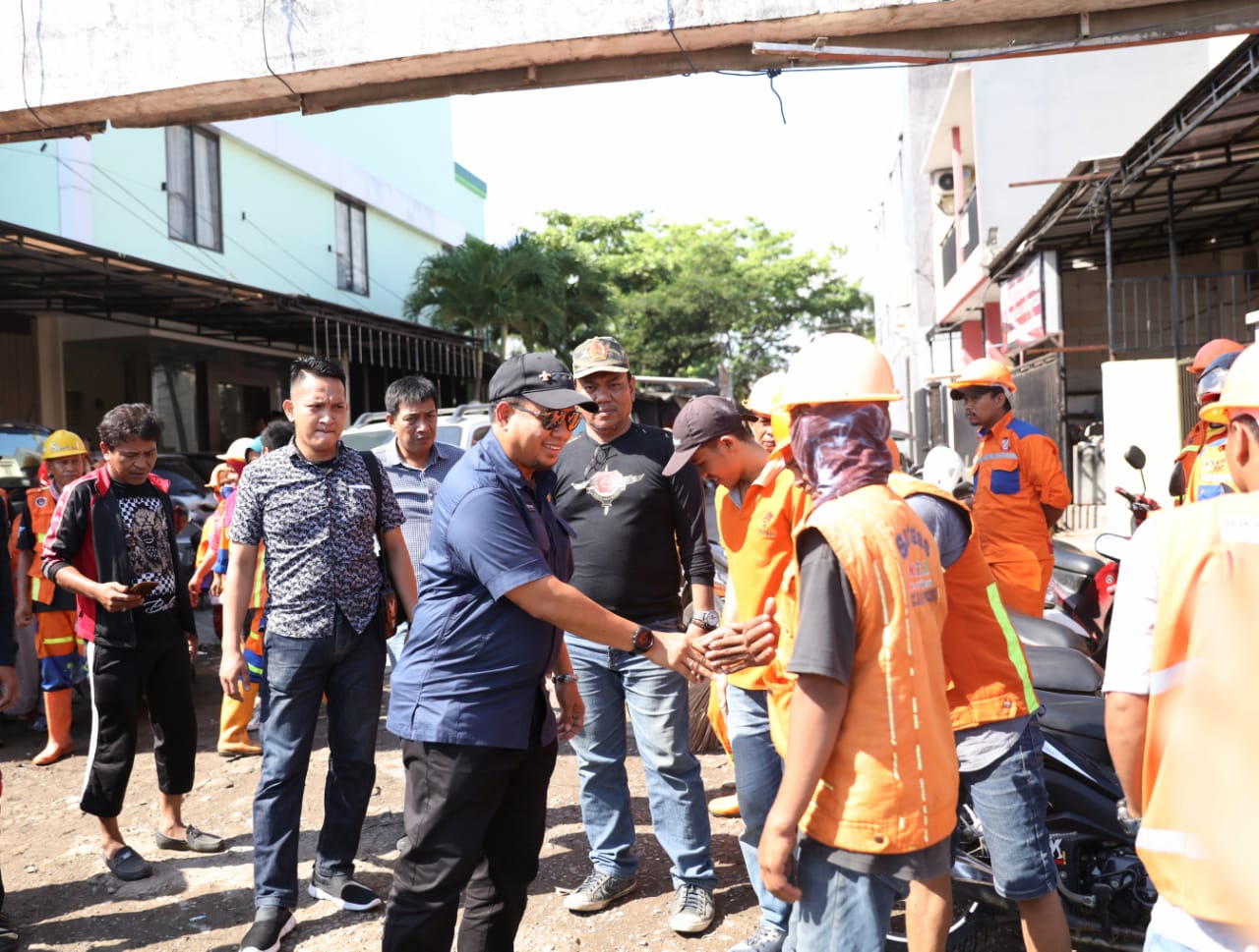 Iqbal Tinjau Kegiatan Bersih di Monumen Emmy Saelan