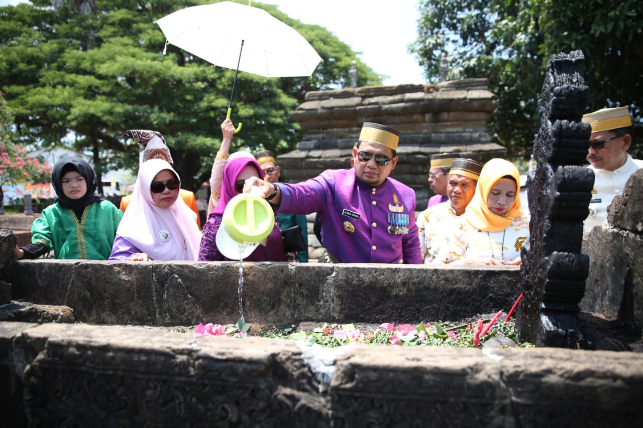 Iqbal Suhaeb saat ziarah ke Makam Raja-Raja Tallo