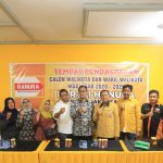 Danny Pomanto kembalikan berkas calon wali kota Makassar di Kantor DPC Partai Hanura Makassar