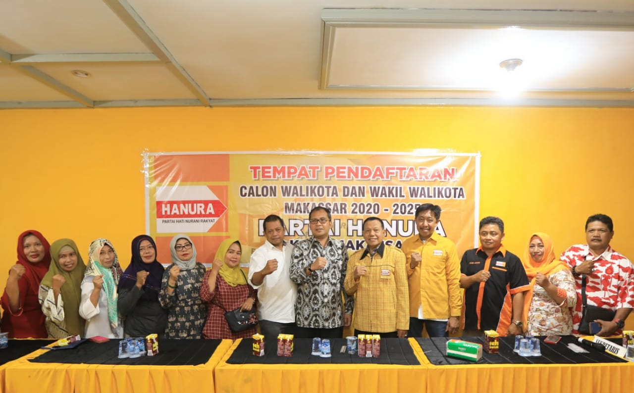 Danny Pomanto kembalikan berkas calon wali kota Makassar di Kantor DPC Partai Hanura Makassar